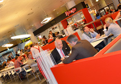 10% korting <p>Loungebar: ontbijt, aperitief, bieren en snacks</p>