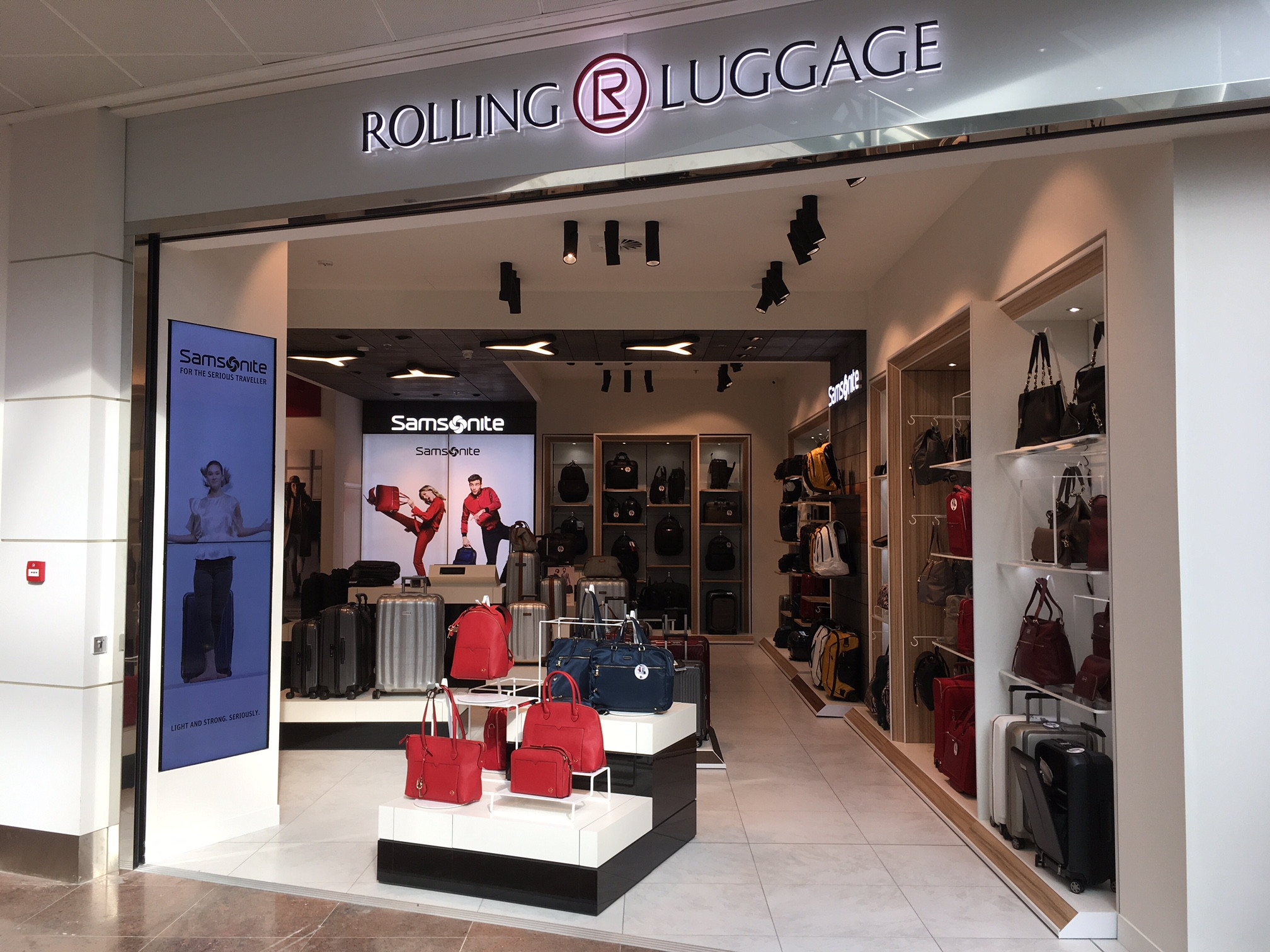 10% de réduction <p>Rolling Luggage, le spécialiste du bagage dans le Hall des départs</p>